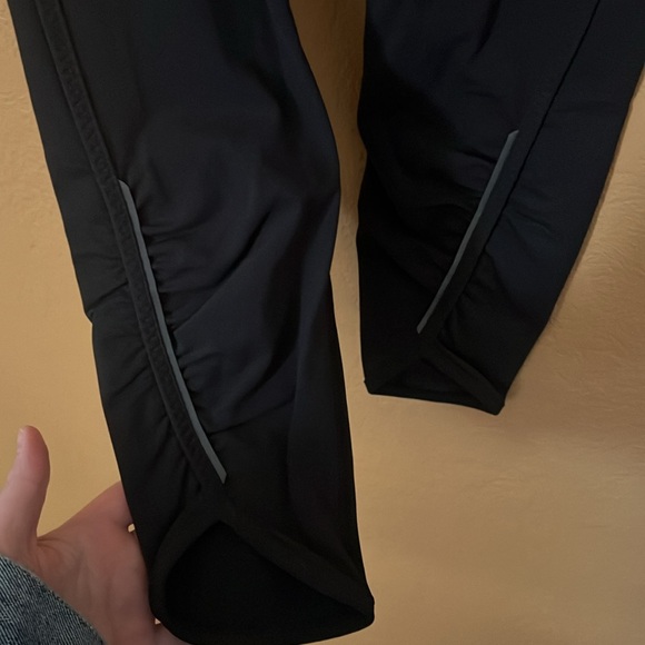 Like new Lulu leggings - Picture 4 of 6